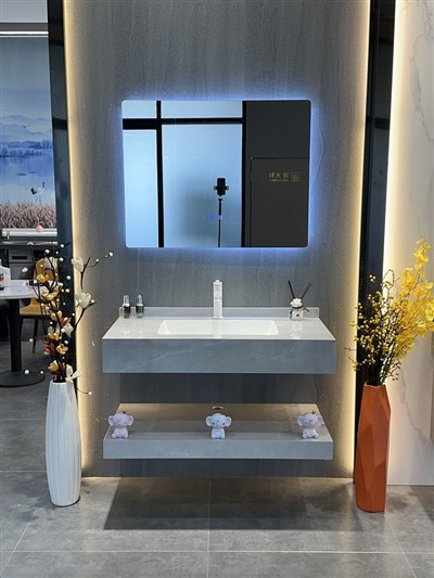 Badrumsskåp i blått skiffer